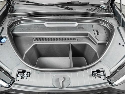 Mythos Black Metallic 2027 Audi Q6 e-tron Premium Plus