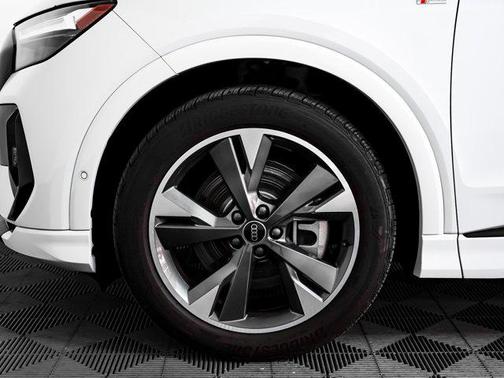 2024 Audi Q4 e-tron Premium Plus 55 quattro