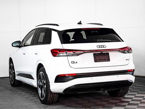 2024 Audi Q4 e-tron Premium Plus 55 quattro