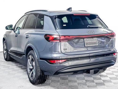 2025 Audi Q6 e-tron Premium Plus quattro