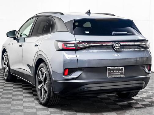 Pure Gray 2023 Volkswagen ID.4 S