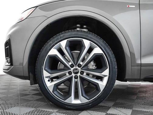 2023 Audi Q5 45 S line Premium Plus