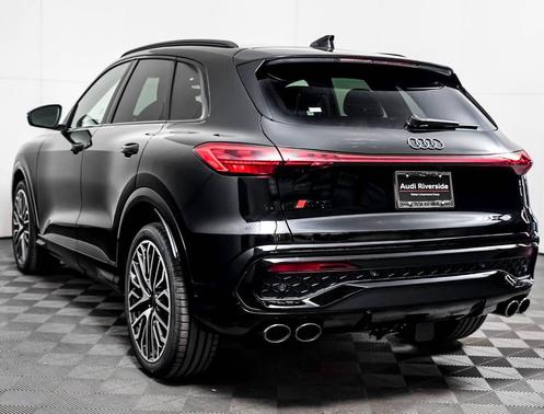 Mythos Black Metallic 2026 Audi SQ5 3.0T Premium Plus