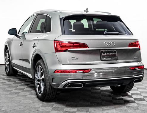 Chronos Gray Metallic 2023 Audi Q5 45 S line Premium