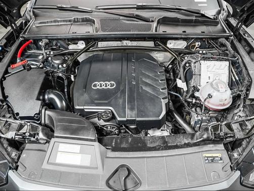 Daytona Gray Pearl Effect 2023 Audi Q5 45 S line Prestige