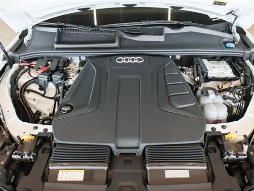 Glacier White Metallic 2026 Audi Q7 45 Premium Plus