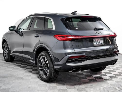 Tambora Gray Metallic 2025 Audi Q5 Premium TFSI quattro S tronic