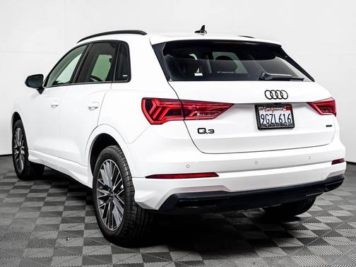 Ibis White 2023 Audi Q3 Premium 40 TFSI quattro Tiptronic