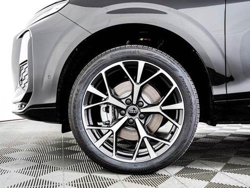 Mythos Black Metallic 2026 Audi Q3 TFSI quattro S tronic