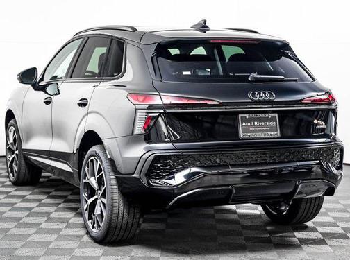 Mythos Black Metallic 2026 Audi Q3 TFSI quattro S tronic