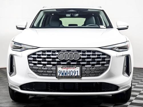 Glacier White Metallic 2025 Audi Q5 Premium Plus TFSI quattro S tronic