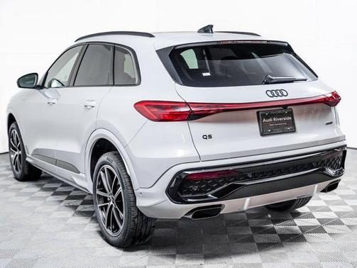 Glacier White Metallic 2026 Audi Q5 Premium Plus TFSI quattro S tronic