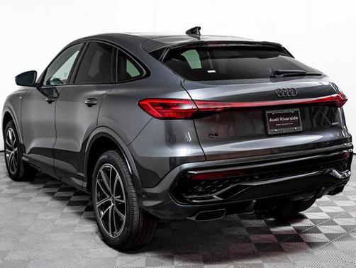 Daytona Gray Metallic 2026 Audi Q5 Sportback Premium Plus TFSI quattro S tronic