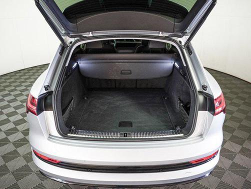 2022 Audi e-tron Premium