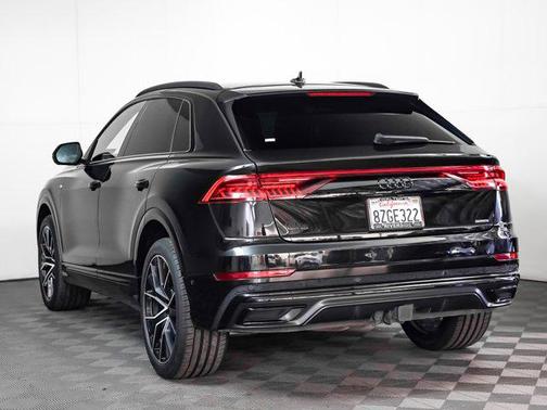 2022 Audi Q8 55 Premium Plus