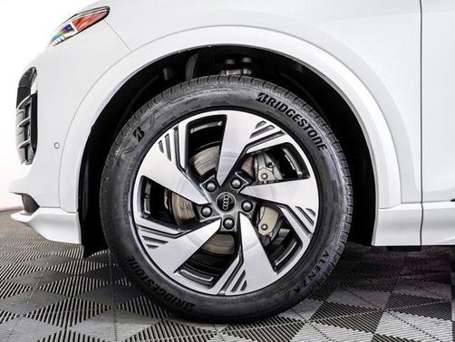 2025 Audi Q6 e-tron Prestige quattro