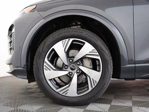 2025 Audi Q6 e-tron Premium quattro