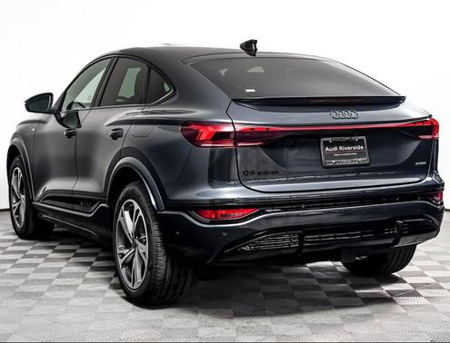 Manhattan Gray Metallic 2027 Audi Q6 e-tron Sportback Premium Plus quattro
