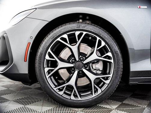 Daytona Gray Pearl Effect 2026 Audi A6 Premium Plus quattro S tronic