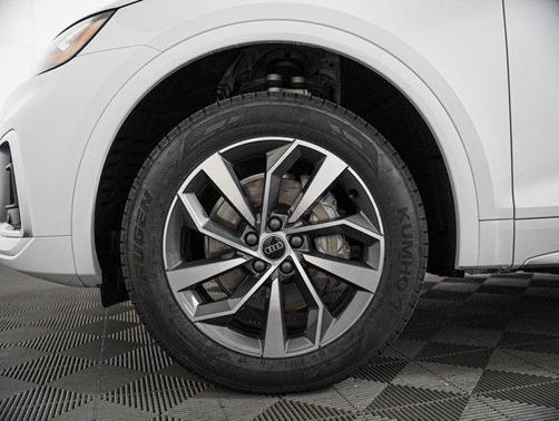Glacier White Metallic 2023 Audi Q5 45 S line Premium Plus