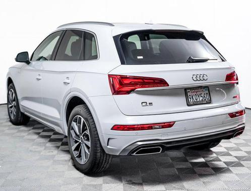 Glacier White Metallic 2023 Audi Q5 45 S line Premium Plus