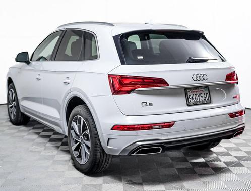 Glacier White Metallic 2023 Audi Q5 45 S line Premium Plus