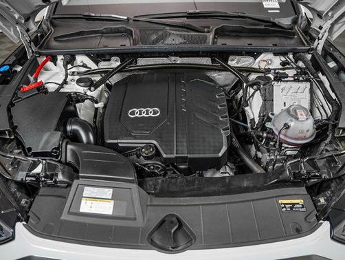 Glacier White Metallic 2023 Audi Q5 45 S line Premium Plus