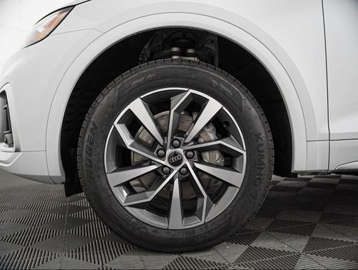 Glacier White Metallic 2023 Audi Q5 45 S line Premium Plus