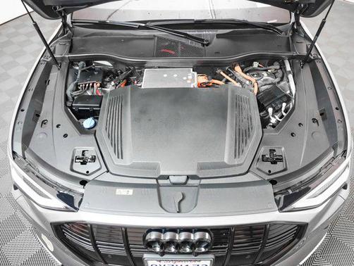 2022 Audi e-tron Premium Plus