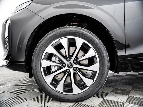 Mythos Black Metallic 2026 Audi Q3 TFSI quattro S tronic