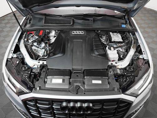 2022 Audi Q7 45 Premium Plus