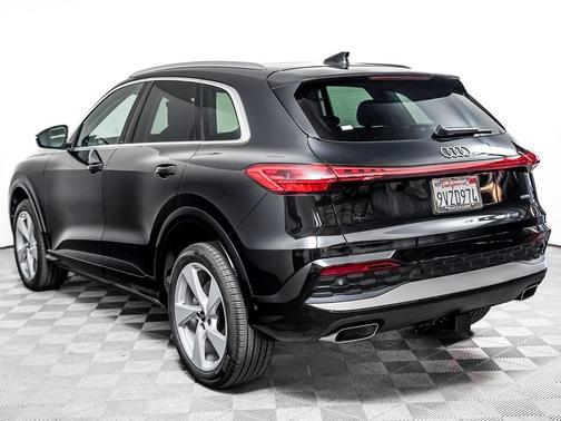 Mythos Black Metallic 2025 Audi Q5 Premium Plus TFSI quattro S tronic