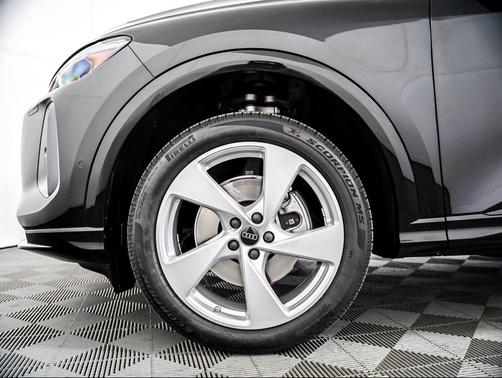 Mythos Black Metallic 2025 Audi Q5 Premium Plus TFSI quattro S tronic