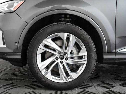 2022 Audi Q7 45 Premium