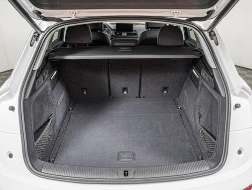 Ibis White 2023 Audi Q5 45 S line Premium