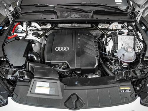 Ibis White 2023 Audi Q5 45 S line Premium