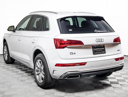 Ibis White 2023 Audi Q5 45 S line Premium
