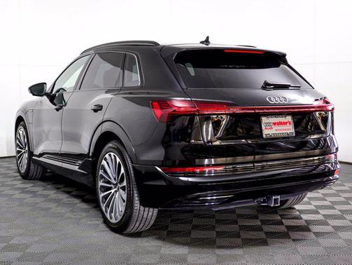 Mythos Black Metallic 2019 Audi e-tron Premium Plus