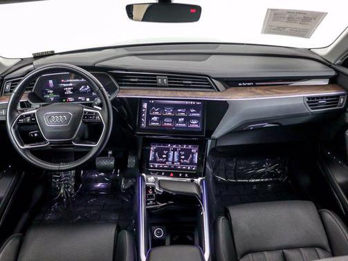 Mythos Black Metallic 2019 Audi e-tron Premium Plus
