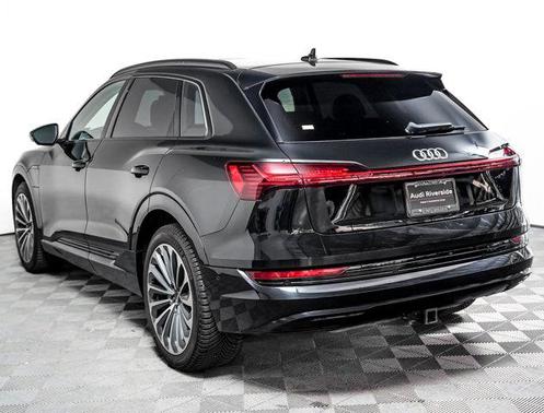 Mythos Black Metallic 2019 Audi e-tron Premium Plus