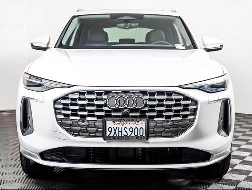 Glacier White Metallic 2026 Audi Q5 Premium Plus TFSI quattro S tronic