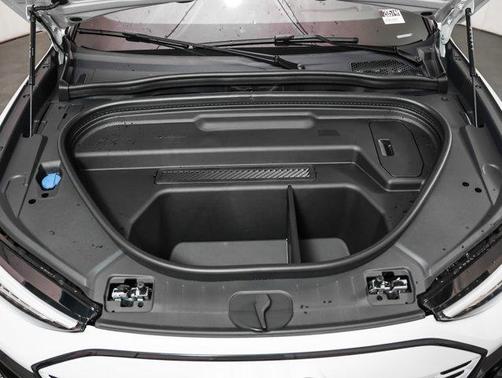 Glacier White Metallic 2025 Audi SQ6 e-tron Premium Plus quattro