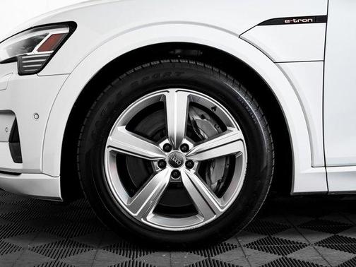 2019 Audi e-tron Premium Plus