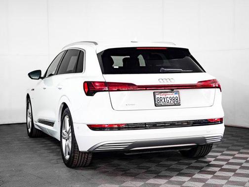 2019 Audi e-tron Premium Plus