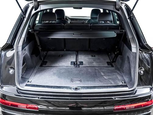 Mythos Black Metallic 2025 Audi Q7 45 Premium Plus