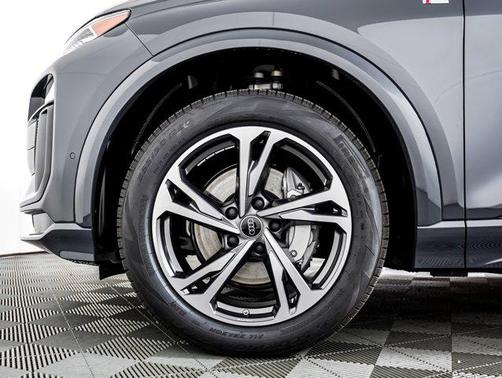 Magnet Gray 2027 Audi Q6 e-tron Premium Plus