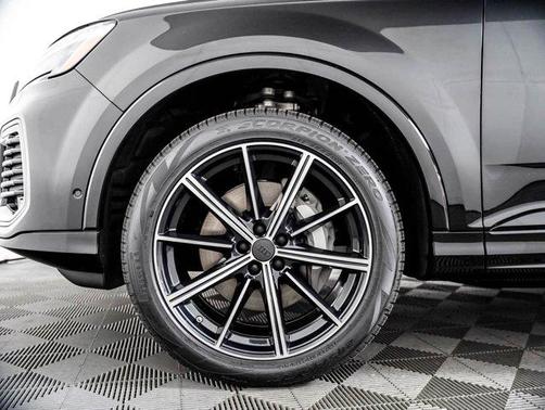 Mythos Black Metallic 2026 Audi Q7 45 Premium Plus