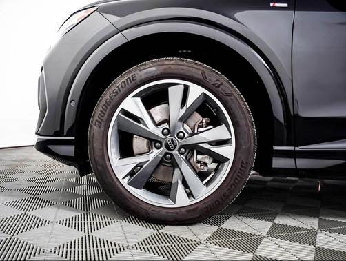 Mythos Black Metallic 2023 Audi Q4 e-tron Premium Plus 50 quattro