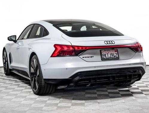 Suzuka Gray Metallic 2024 Audi e-tron GT Prestige quattro