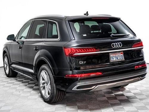 Mythos Black Metallic 2023 Audi Q7 55 Premium Plus